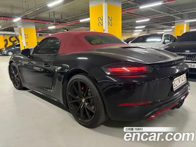 Porsche Cayman 2018 thumb 5