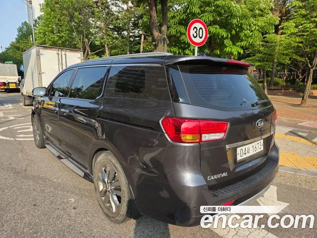 Kia Carnival 2017 thumb 2