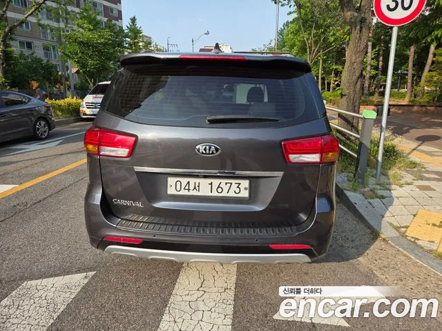 Kia Carnival 2017 thumb 4