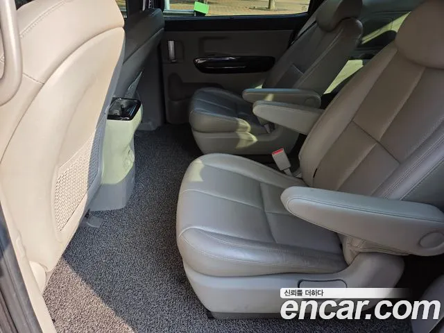 Kia Carnival 2017 thumb 6