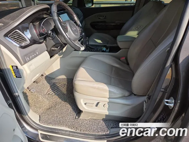 Kia Carnival 2017 thumb 8