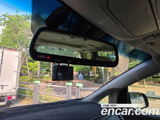Kia Carnival 2017 thumb 10
