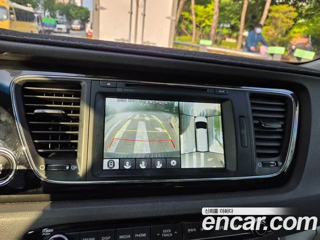 Kia Carnival 2017 thumb 11