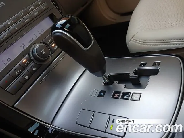 Kia Opirus 2010 thumb 10