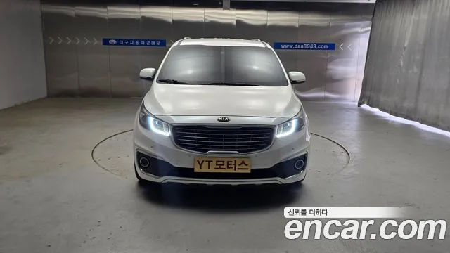 Kia Carnival 2017 thumb 2