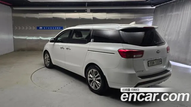 Kia Carnival 2017 thumb 4