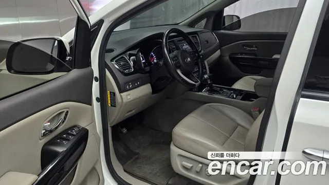 Kia Carnival 2017 thumb 6