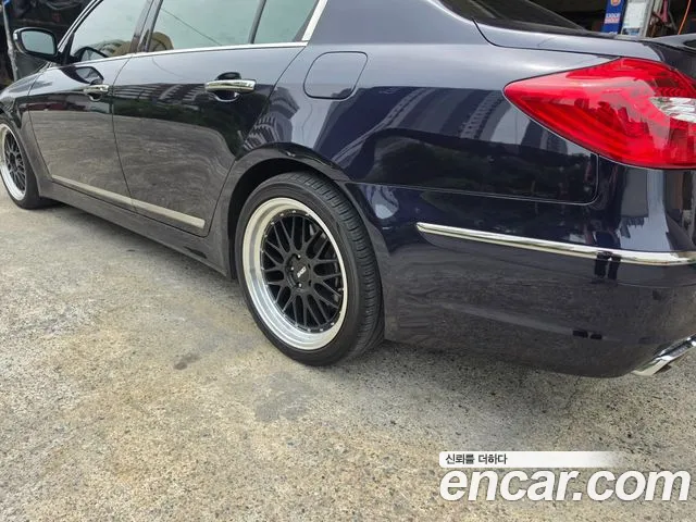 Hyundai Genesis 2011 thumb 3