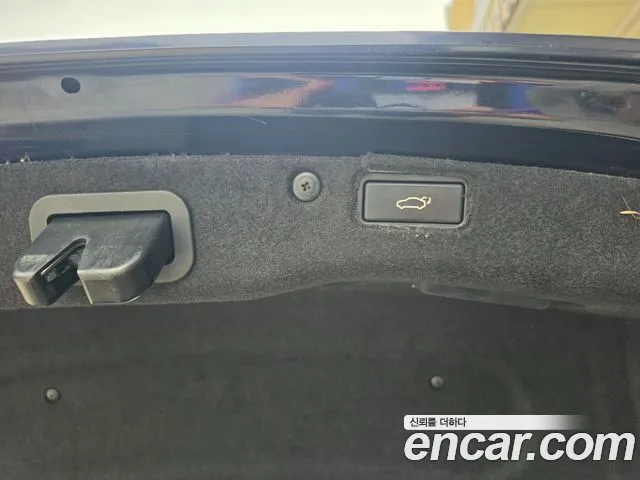 Hyundai Genesis 2011 thumb 10