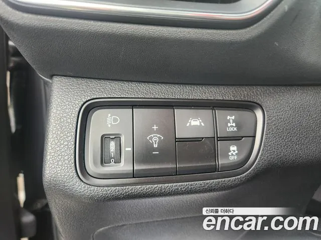 Hyundai Santa Fe 2018 thumb 7