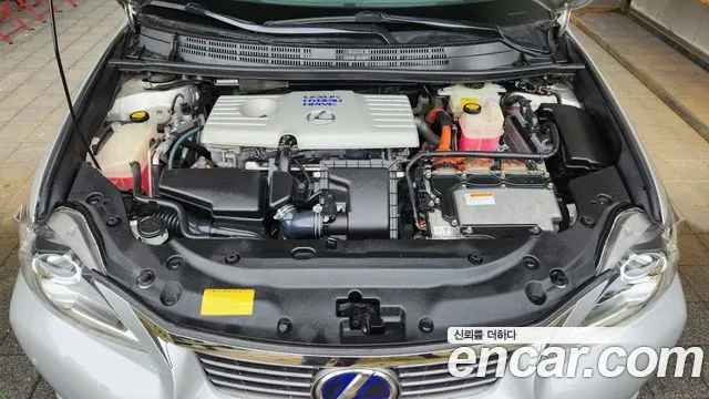 Lexus CT200h 2011 thumb 6