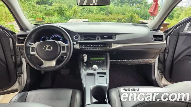 Lexus CT200h 2011 thumb 7