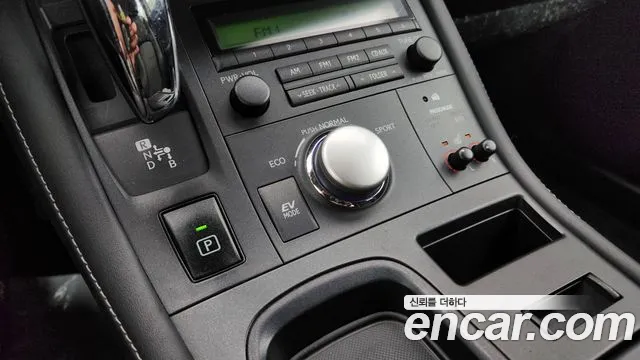 Lexus CT200h 2011 thumb 9