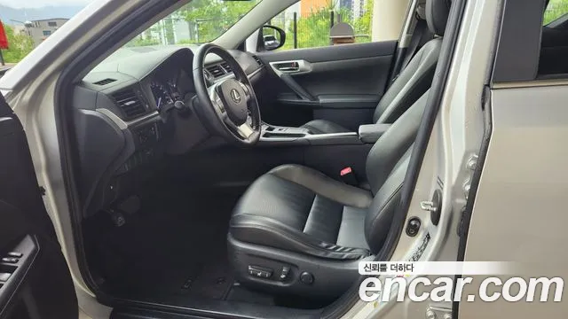 Lexus CT200h 2011 thumb 10