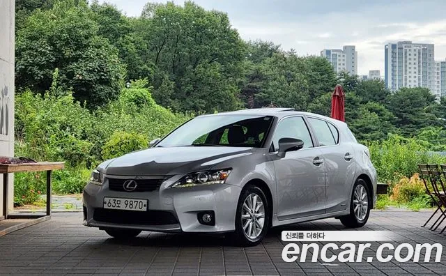 Lexus CT200h 2011 thumb 11