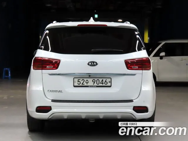 Kia Carnival 2018 thumb 3