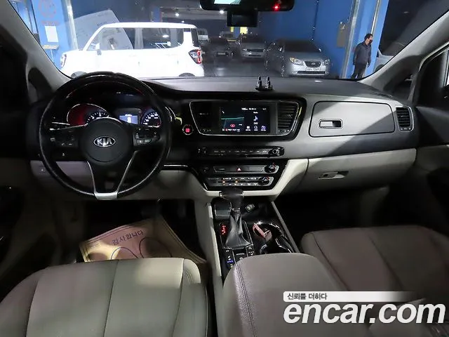 Kia Carnival 2018 thumb 5