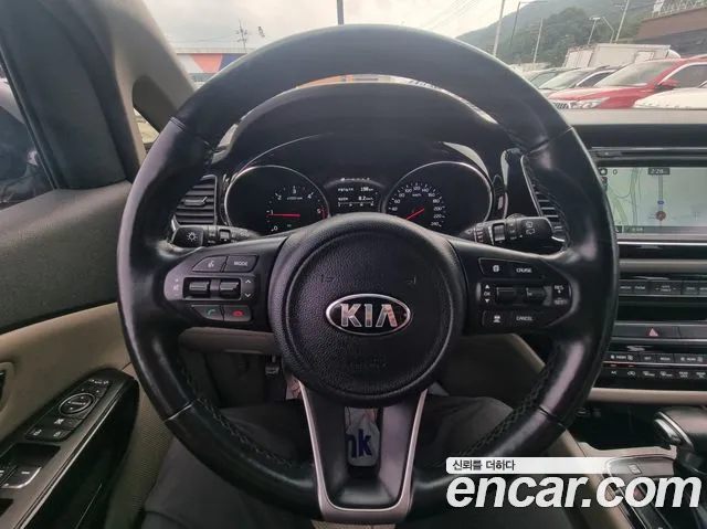 Kia Carnival 2017 thumb 7