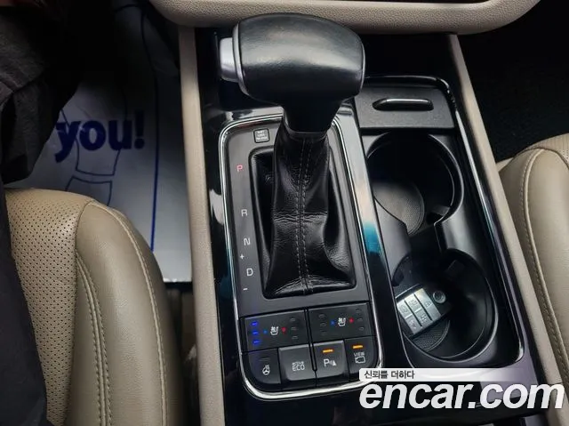 Kia Carnival 2017 thumb 9