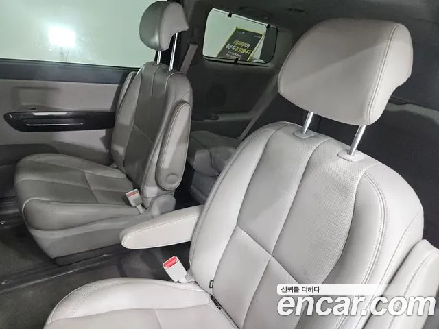 Kia Carnival 2014 thumb 8