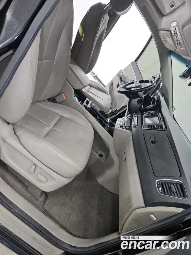 Kia Carnival 2014 thumb 10
