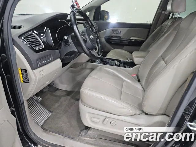 Kia Carnival 2014 thumb 11