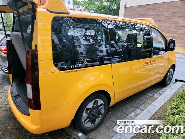 Hyundai Staria 2022 thumb 2