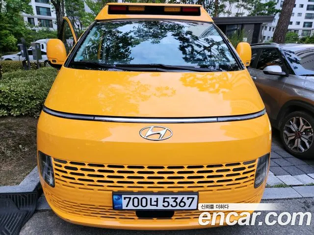 Hyundai Staria 2022 thumb 3