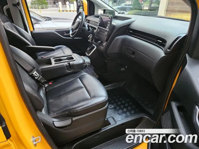 Hyundai Staria 2022 thumb 6