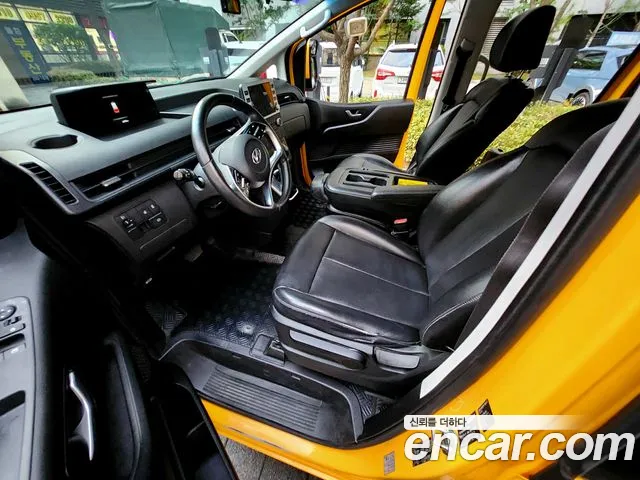 Hyundai Staria 2022 thumb 8