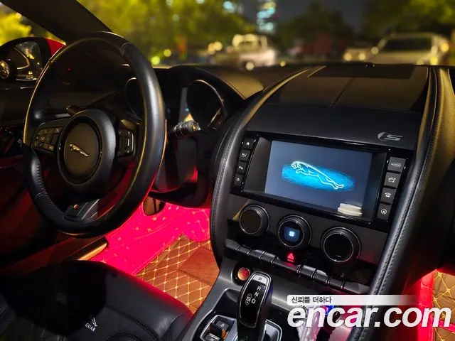 Jaguar F-Type 2015 thumb 11