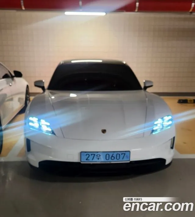 Porsche Taycan 2025 thumb 3