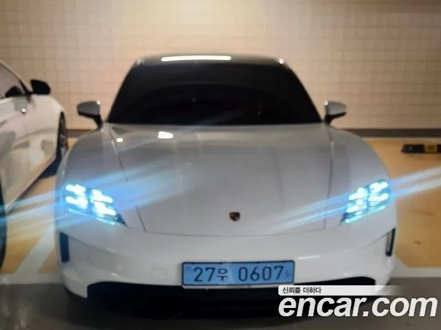 Porsche Taycan 2025 thumb 6