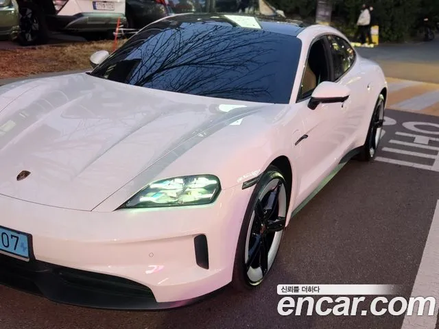 Porsche Taycan 2025 thumb 9