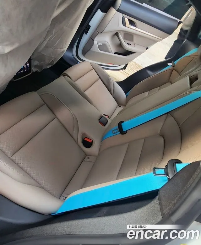 Porsche Taycan 2025 thumb 10