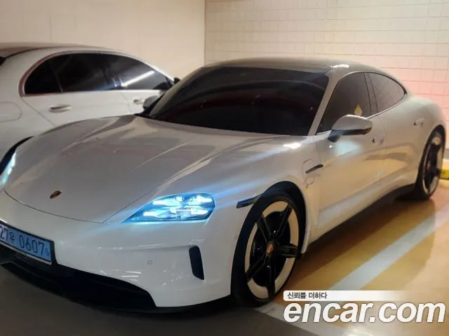 Porsche Taycan 2025 thumb 12