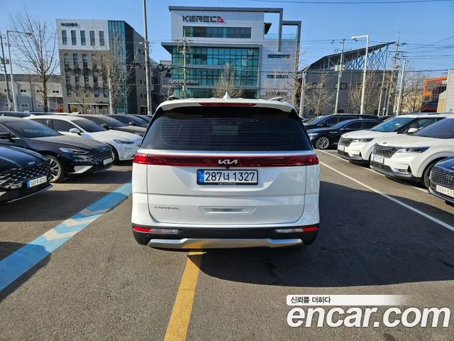 Kia Carnival 2021 thumb 3