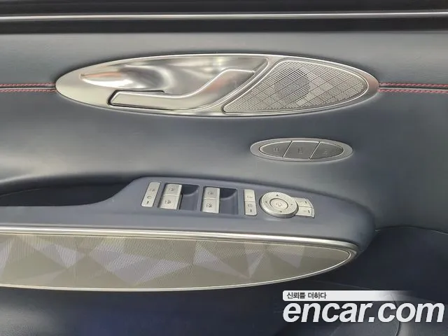Genesis GV70 2021 thumb 10