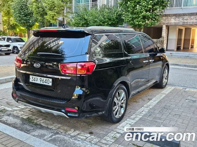 Kia Carnival 2019 thumb 4