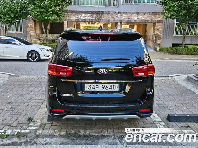 Kia Carnival 2019 thumb 5