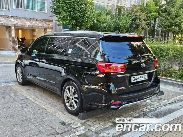 Kia Carnival 2019 thumb 6