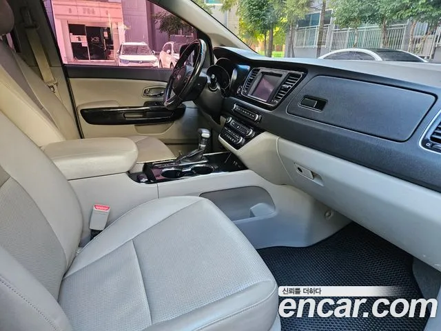 Kia Carnival 2019 thumb 9