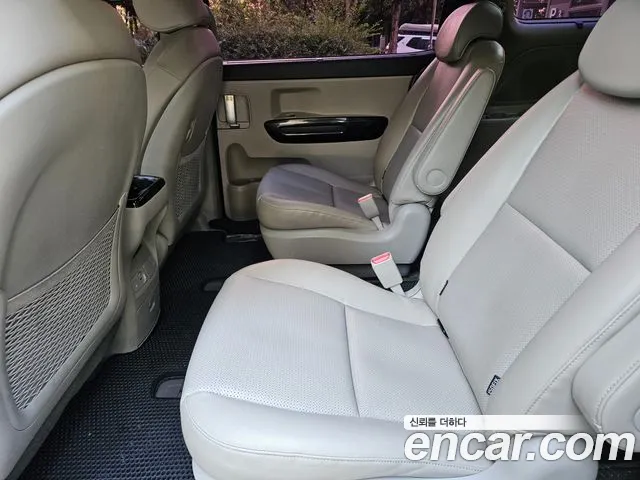 Kia Carnival 2019 thumb 10