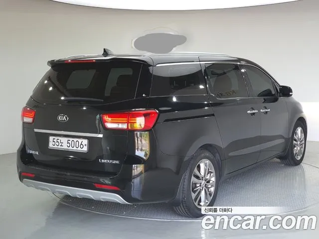 Kia Carnival 2017 thumb 2