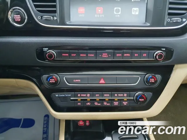 Kia Carnival 2017 thumb 10
