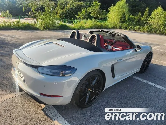 Porsche Cayman 2020 thumb 2