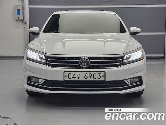 Volkswagen Passat (North America and China) 2018 thumb 2