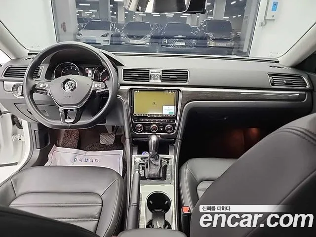 Volkswagen Passat (North America and China) 2018 thumb 7