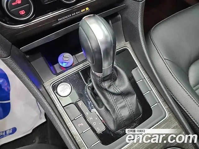 Volkswagen Passat (North America and China) 2018 thumb 8