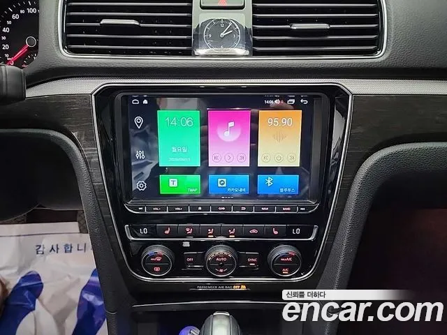 Volkswagen Passat (North America and China) 2018 thumb 10